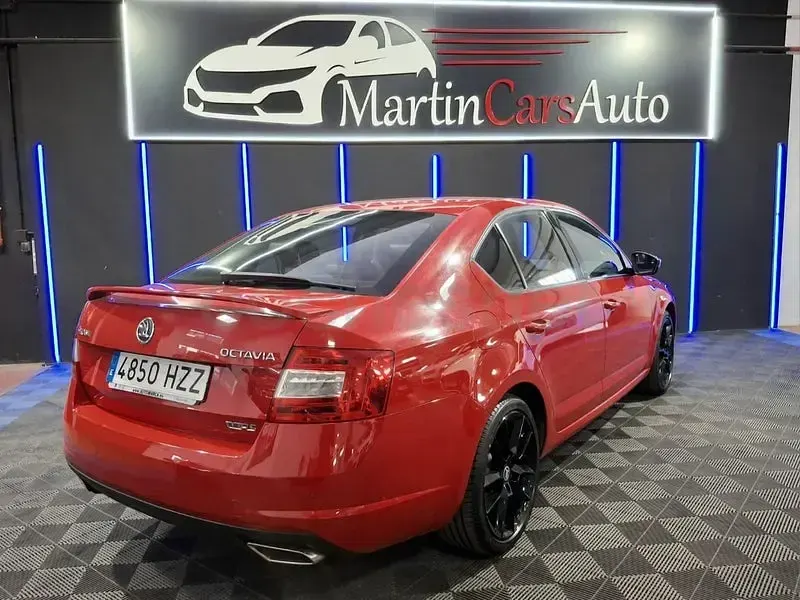 Usado Skoda Octavia RS 184 CV (135 kW) 2014 Rojo Familiar