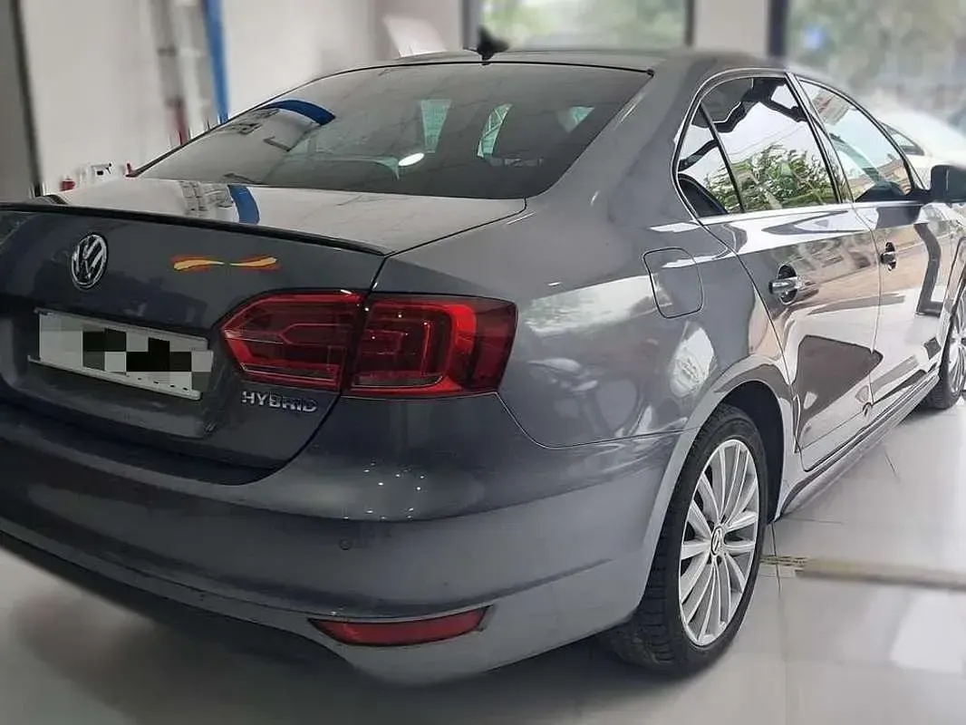 Usado VW Jetta Sport 150 CV (110 kW) 2013 Gris Berlina