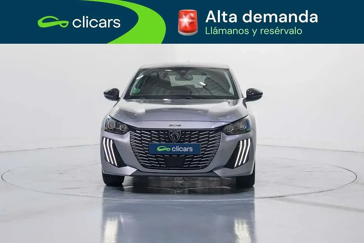 Usado Peugeot 208 Allure 102 CV (75 kW) 2025 Plateado Utilitario