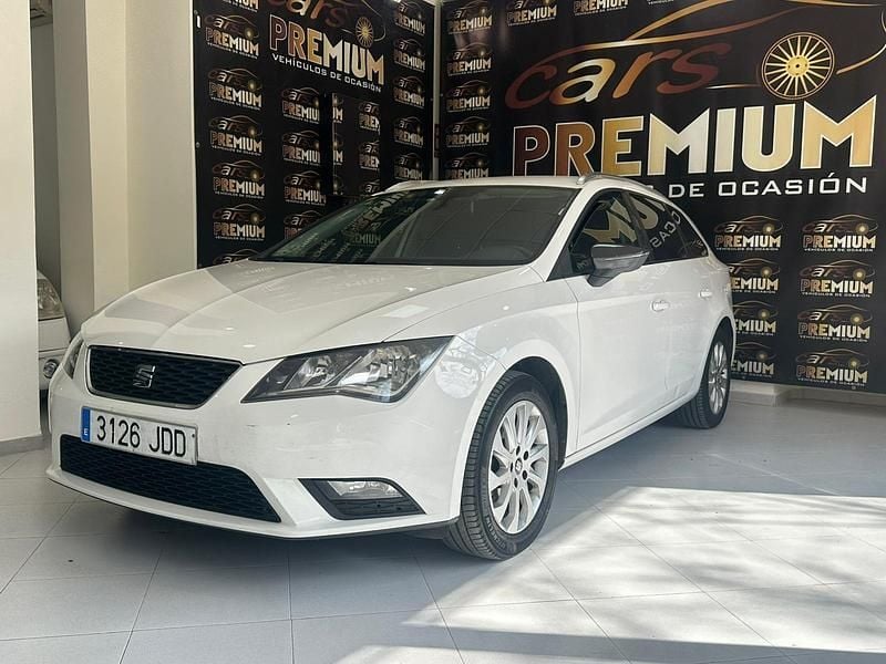 Usado Seat Leon Style 105 CV (77 kW) 2015 Blanco Familiar