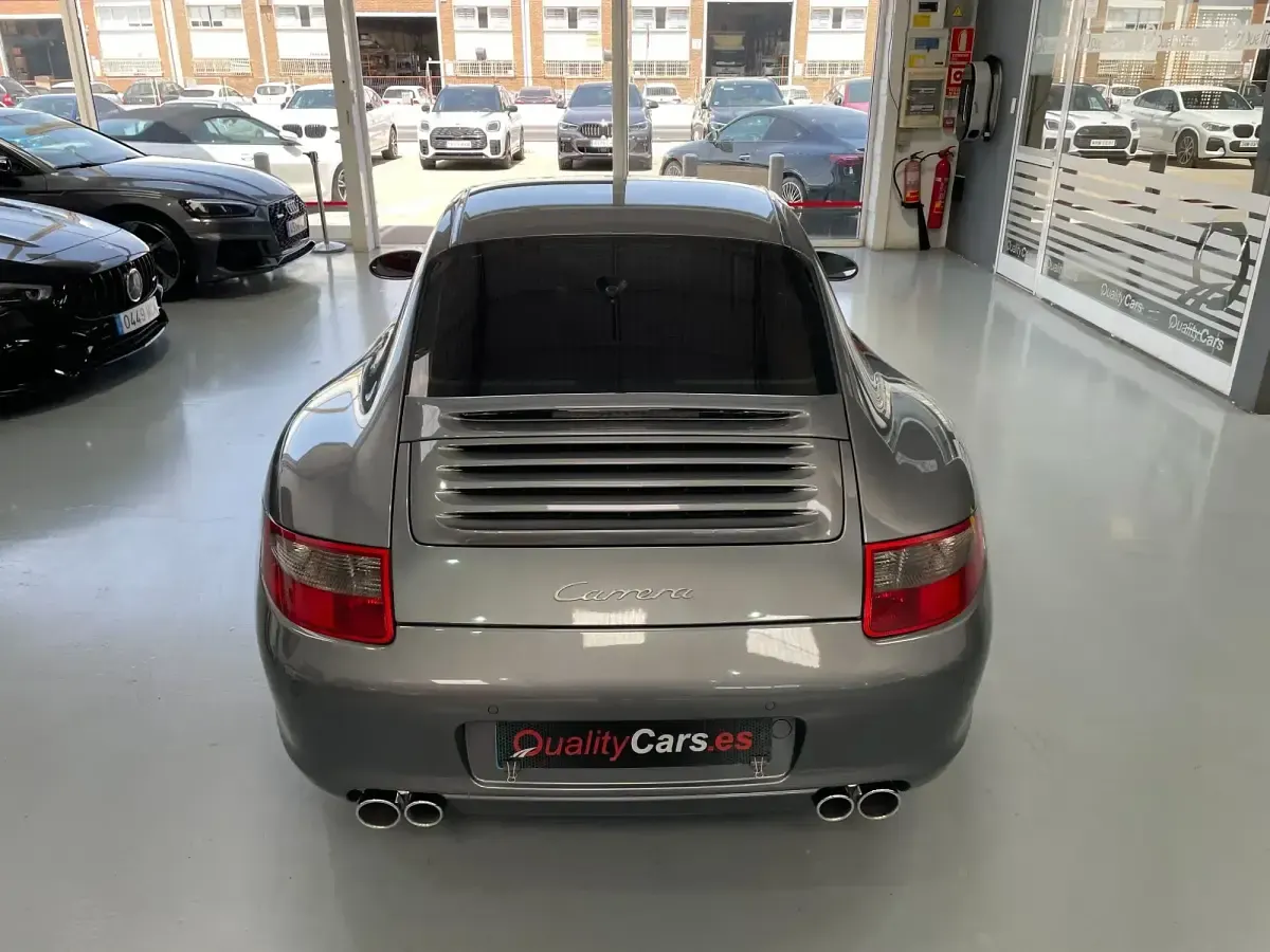 Usado Porsche 911 Carrera 325 CV (239 kW) 2005 Gris Coupe