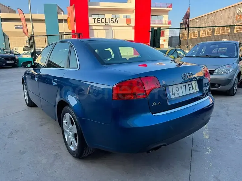 Usado Audi A4 140 CV (102 kW) 2007 Azul Berlina