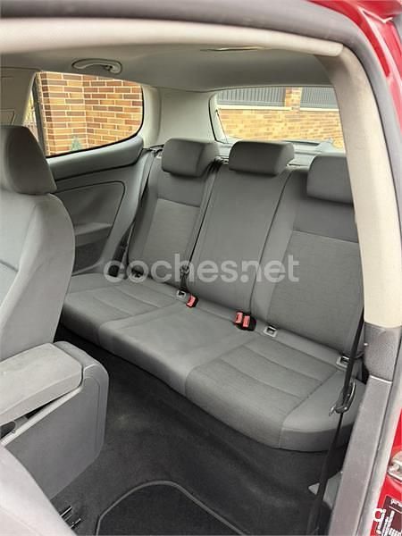 Usado VW Golf V Highline 105 CV (77 kW) 2007 Rojo Berlina