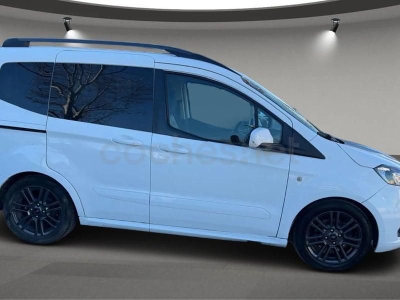 Usado Ford Tourneo Courier Sport 100 CV (73 kW) 2021 Blanco Monovolumen