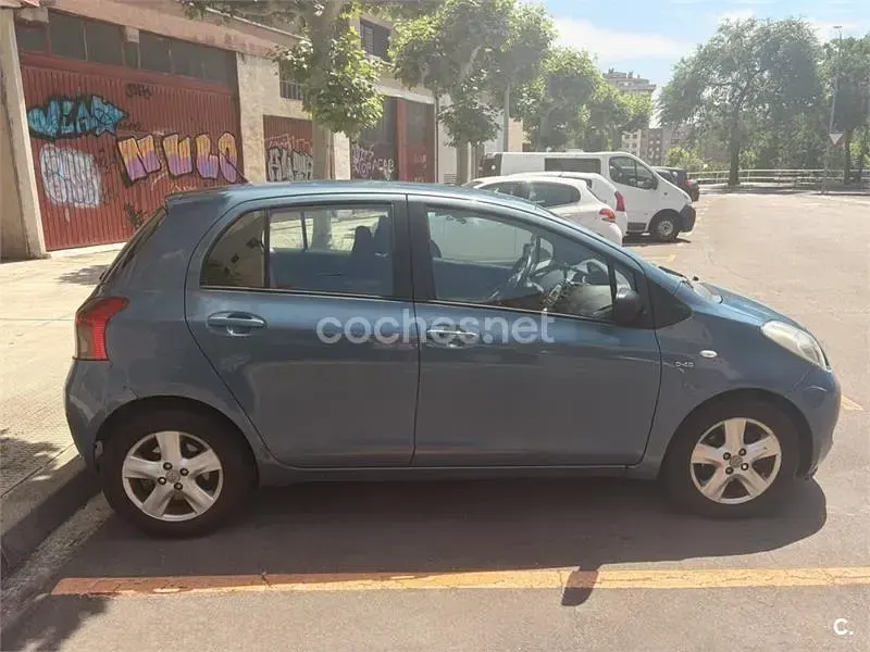 Usado Toyota Yaris 90 CV (66 kW) 2006 Azul Berlina