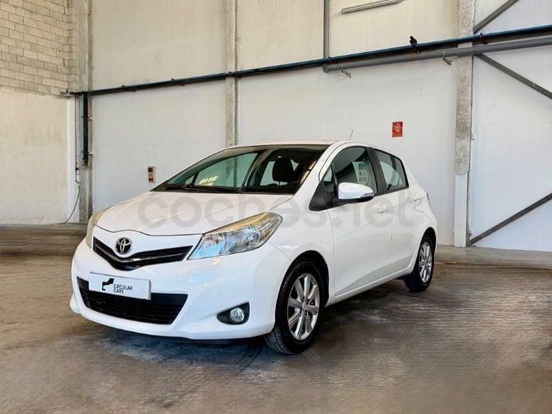 Usado Toyota Yaris Active 99 CV (72 kW) 2013 Blanco Utilitario