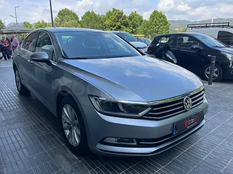 Usado VW Passat Advance 150 CV (110 kW) 2017 Gris / plata Berlina