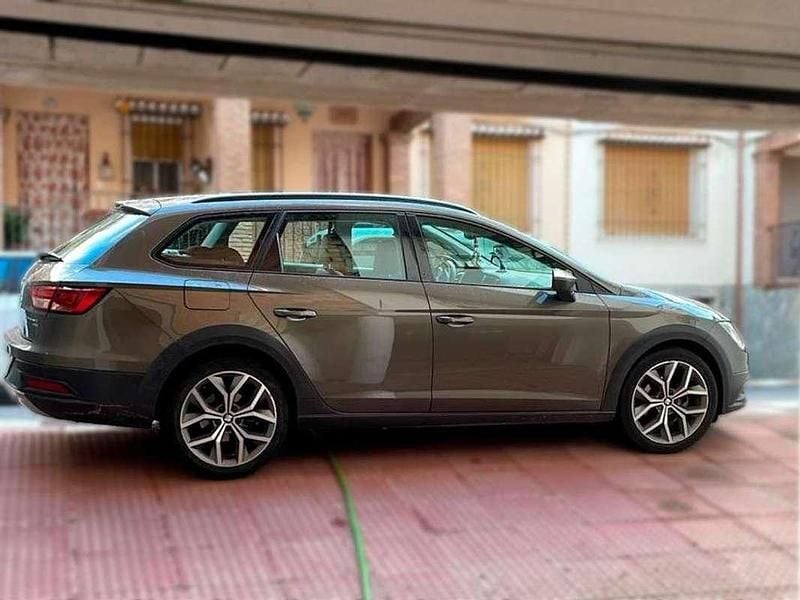Usado Seat Leon ST 4Drive 150 CV (110 kW) 2016 Marrón Familiar