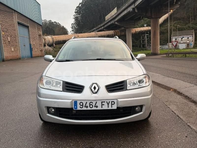 Usado Renault Mégane GrandTour Dynamique 105 CV (77 kW) 2008 Gris / plata Familiar
