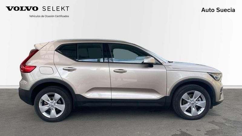 Käytetty Volvo XC40 Core 163 HP (119 kW) 2025 Katumaasturi