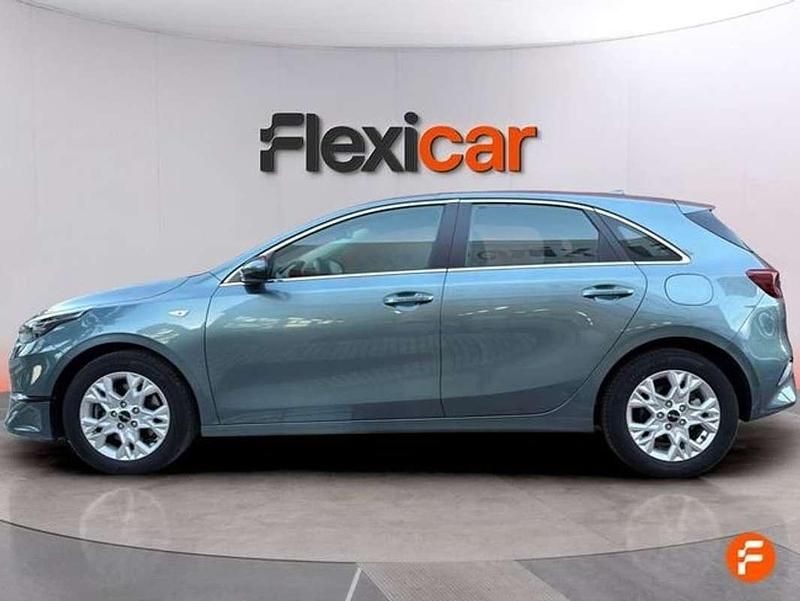 Usado Kia Ceed 120 CV (88 kW) 2022 Verde Utilitario