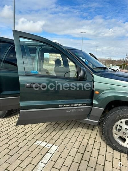 Usado Jeep Grand Cherokee Laredo 140 CV (102 kW) 2000 Verde SUV