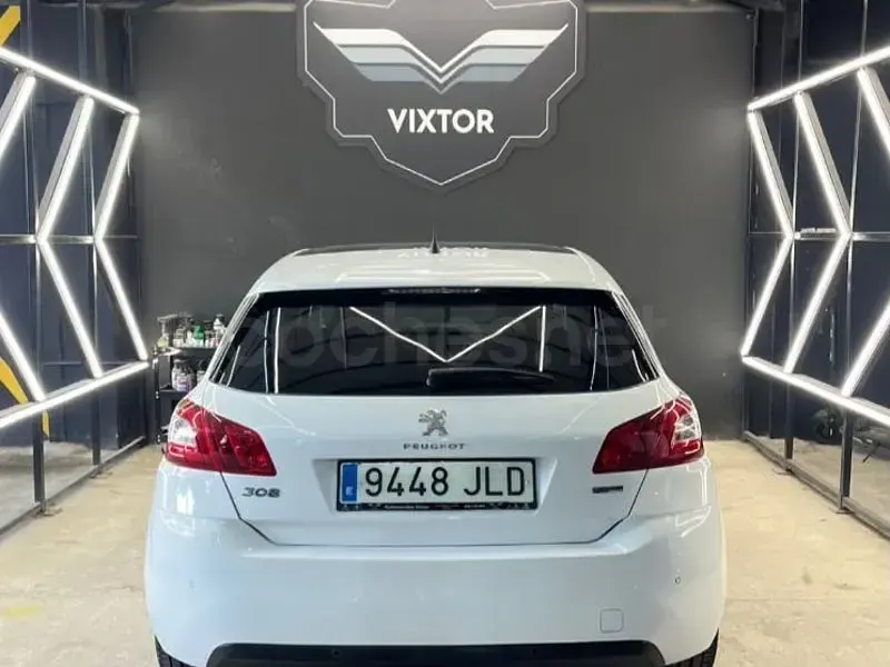 Usado Peugeot 308 Allure 130 CV (95 kW) 2016 Blanco Berlina