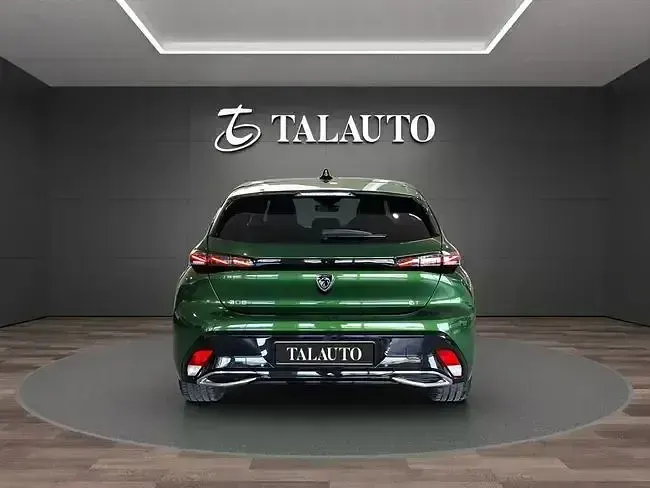 Usado Peugeot 308 GT 130 CV (95 kW) 2022 Verde Berlina