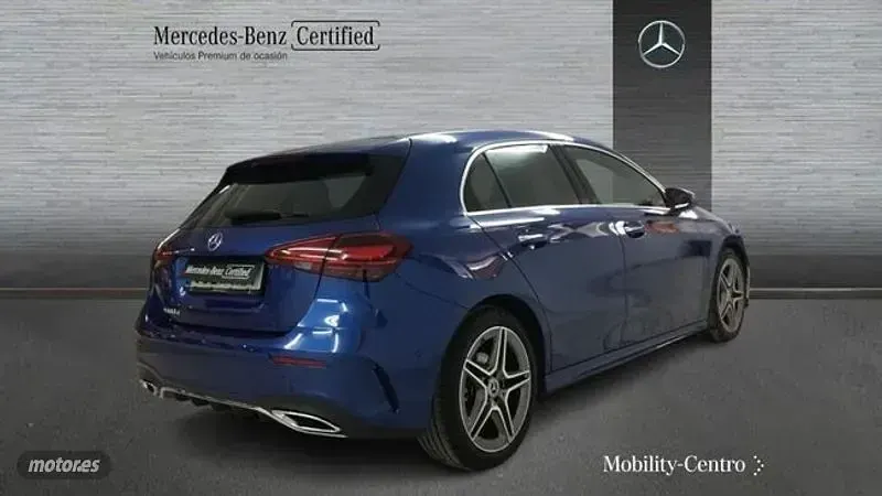 Usado Mercedes A180 115 CV (84 kW) 2024 Azul Berlina
