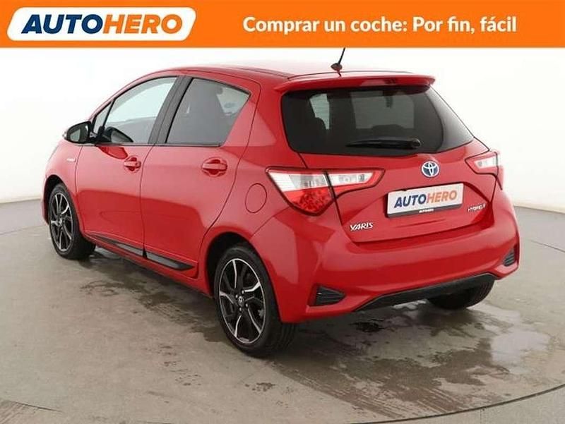 Usado Toyota Yaris Hybrid Active 99 CV (72 kW) 2017 Rojo Utilitario