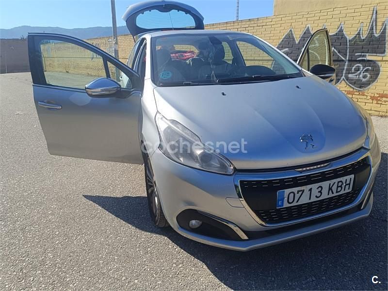 Usado Peugeot 208 Allure 110 CV (80 kW) 2017 Gris / plata Utilitario