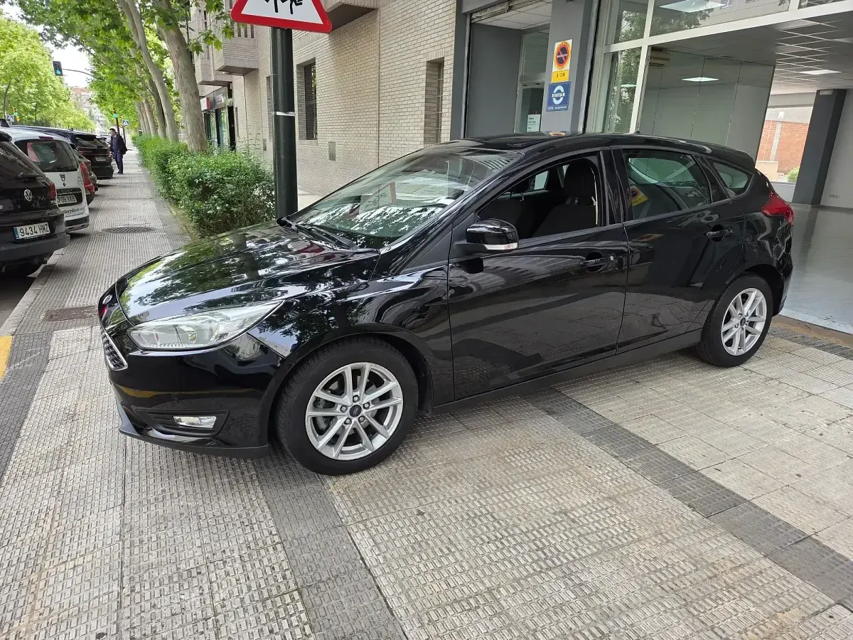 Usado Ford Focus Trend+ 125 CV (91 kW) 2018 Negro