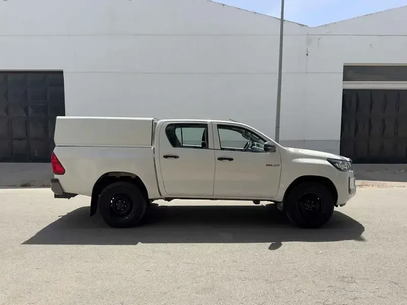 Usado Toyota HiLux 150 CV (110 kW) 2021 Blanco Pickup/Camioneta