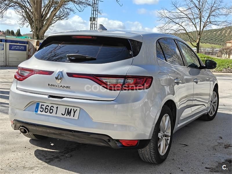 Usado Renault Mégane IV Zen 110 CV (80 kW) 2016 Gris / plata Berlina