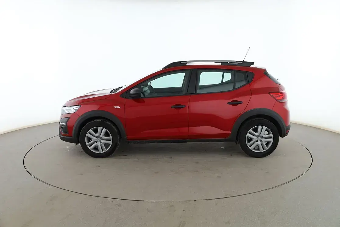 Usado Dacia Sandero Essentiel 91 CV (66 kW) 2022 Rojo Berlina