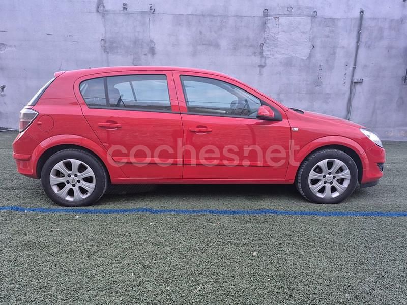 Usado Opel Astra Enjoy 100 CV (73 kW) 2008 Rojo Berlina