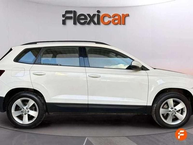 Usado Skoda Karoq Ambition 150 CV (110 kW) 2021 Blanco SUV