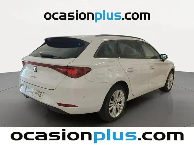 Usado Seat Leon Style 150 CV (110 kW) 2024 Blanco Familiar