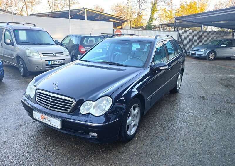 Usado Mercedes C200 Avantgarde 163 CV (119 kW) 2003 Azul Familiar