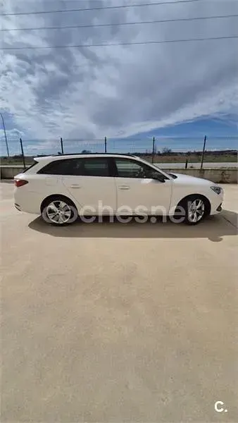 Usado Seat Leon FR 150 CV (110 kW) 2022 Blanco Familiar