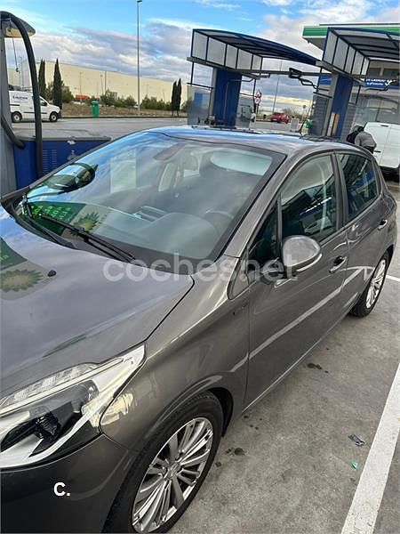 Usado Peugeot 208 Signature Sky 99 CV (72 kW) 2018 Gris / plata Utilitario