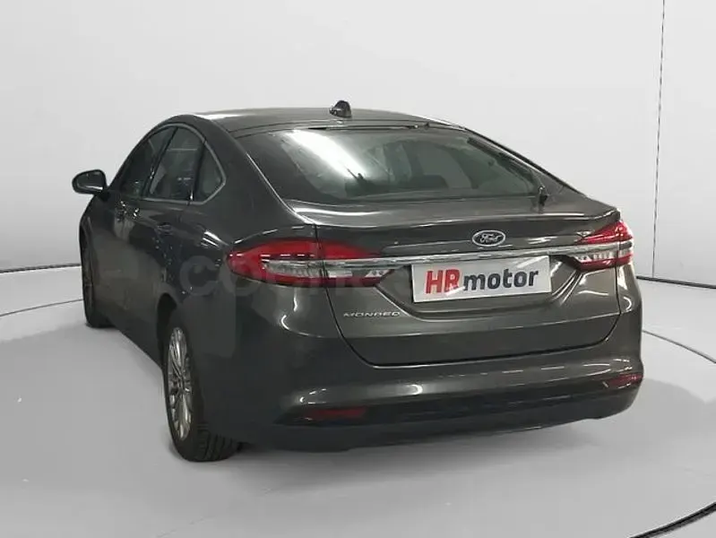 Usado Ford Mondeo Titanium 150 CV (110 kW) 2020 Gris / plata Berlina
