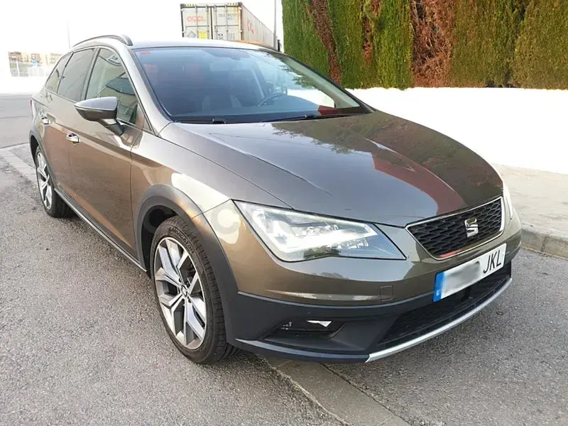 Usado Seat Leon 4Drive 184 CV (135 kW) 2016 Beige Familiar