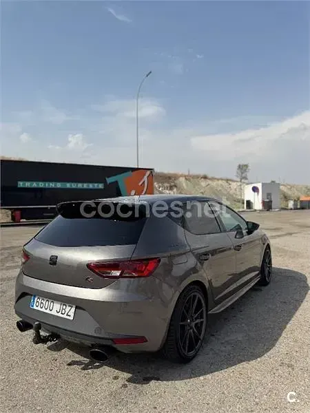 Usado Seat Leon FR 150 CV (110 kW) 2015 Gris / plata Berlina