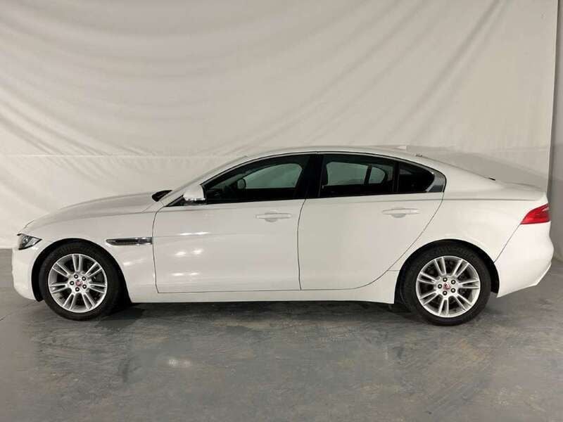 Usado Jaguar XE Pure 179 CV (131 kW) 2016 Blanco Berlina