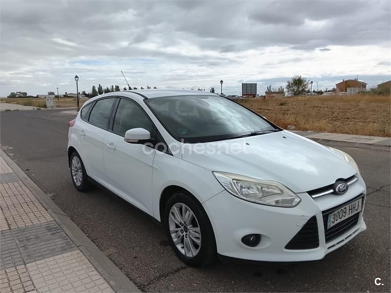Blanco Usado 2011 Ford Focus Trend Berlina | 4500 € (Buen precio) - Imagen 1/4