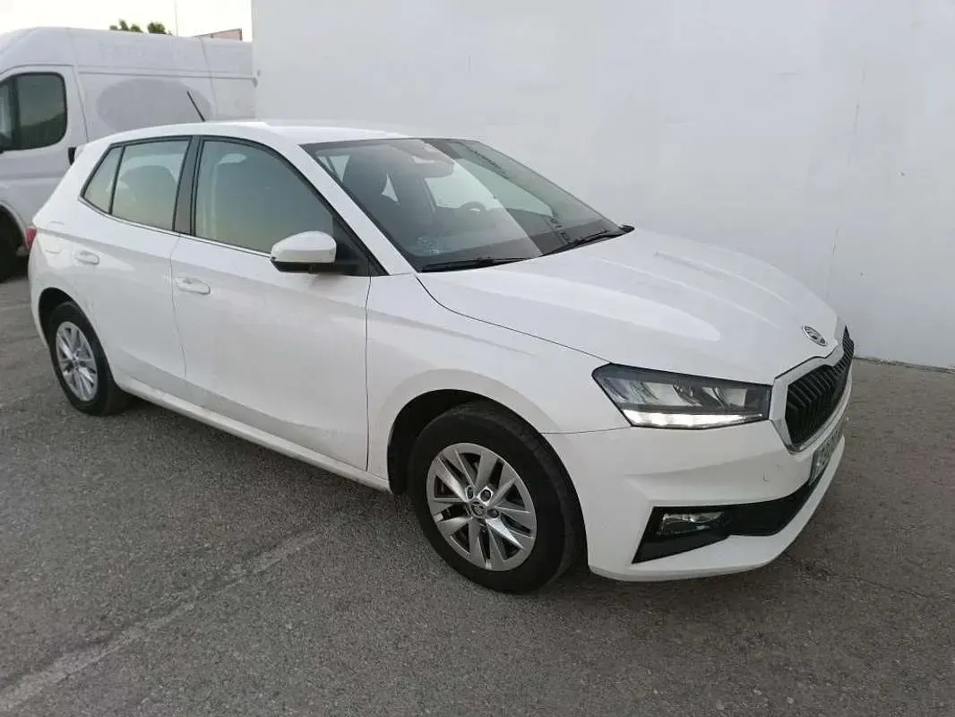 Usado Skoda Fabia Ambition 95 CV (69 kW) 2023 Blanco Utilitario