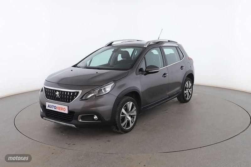 Usado Peugeot 2008 Allure 120 CV (88 kW) 2017 Gris SUV