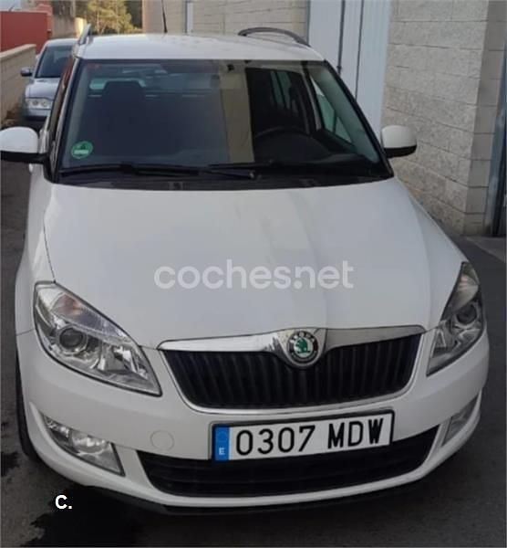 Usado Skoda Fabia Family 90 HP (66 kW) 2012 Branco Carrinha