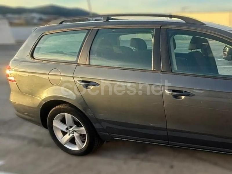 Usado VW Passat Advance 105 CV (77 kW) 2011 Gris Familiar