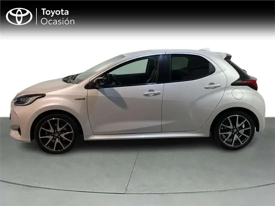 Usado Toyota Yaris Style 116 CV (85 kW) 2021 Blanco Utilitario