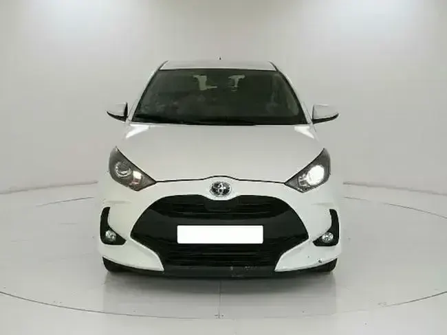 Usado Toyota Yaris Active 116 CV (85 kW) 2022 Blanco Utilitario