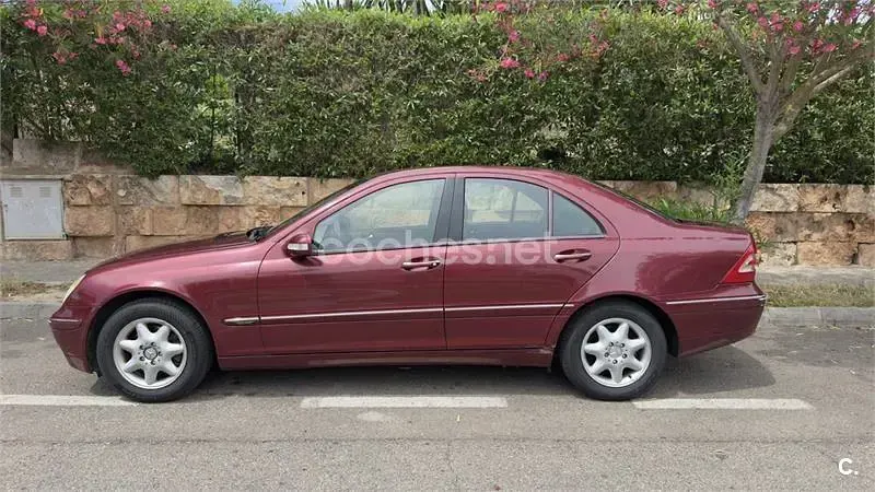 Usado Mercedes C200 Elegance 163 CV (119 kW) 2004 Granate Berlina