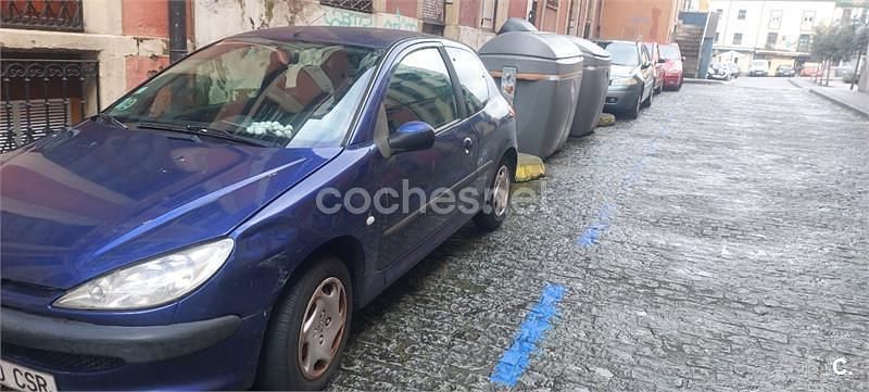 Usado Peugeot 206 75 CV (55 kW) 2004 Azul Berlina