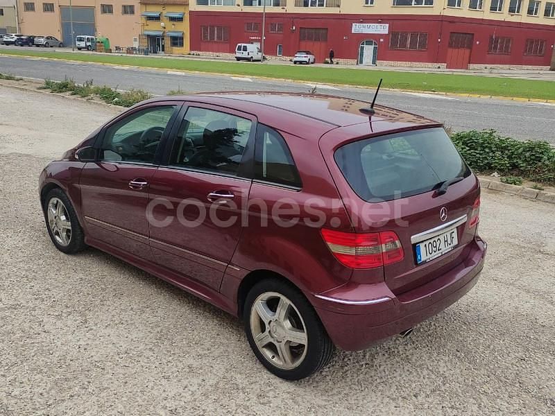Usado Mercedes B200 140 CV (102 kW) 2007 Granate Monovolumen