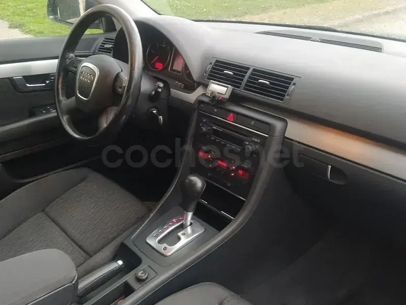 Usado Audi A4 140 CV (102 kW) 2006 Gris / plata Berlina