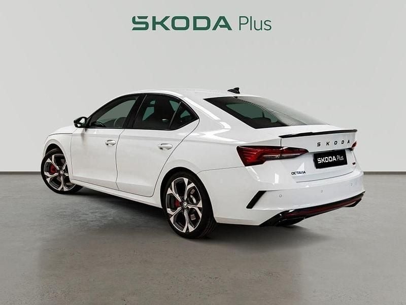 Usado Skoda Octavia RS 265 CV (194 kW) 2025 Blanco Berlina