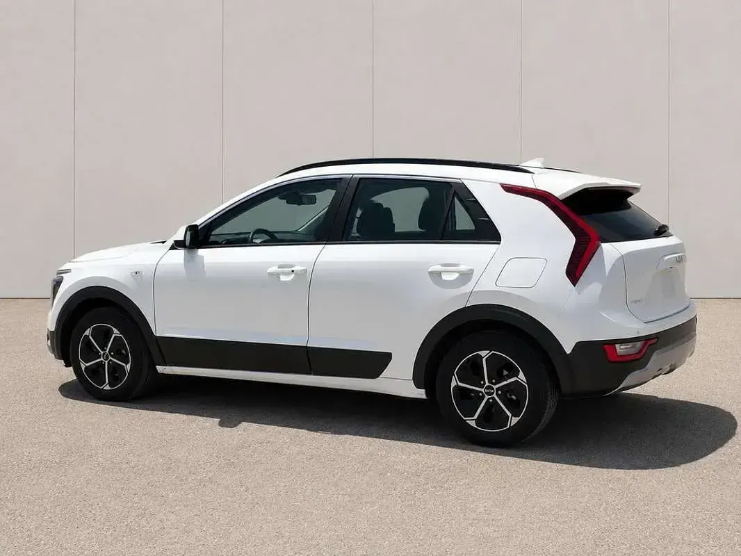 Usado Kia Niro 139 CV (102 kW) 2025 Blanco SUV