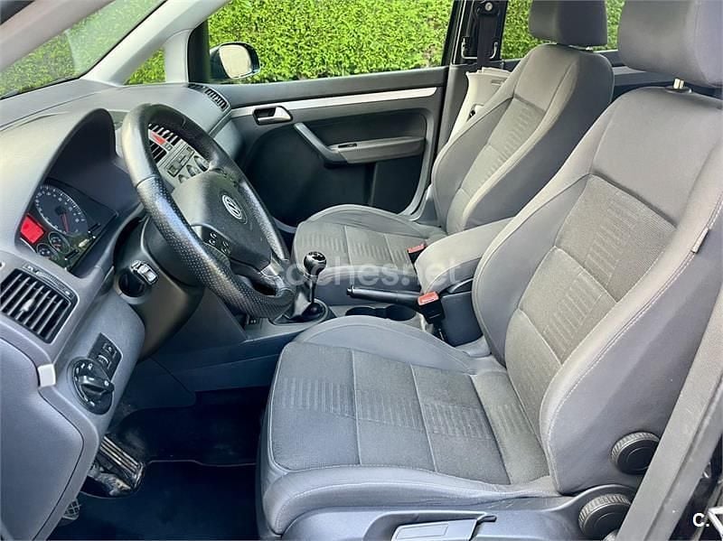 Usado VW Touran Highline 140 CV (102 kW) 2009 Negro Monovolumen