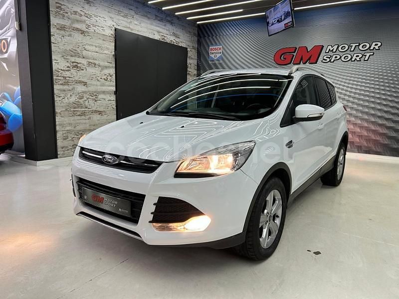 Usado Ford Kuga Trend 150 CV (110 kW) 2013 Blanco SUV